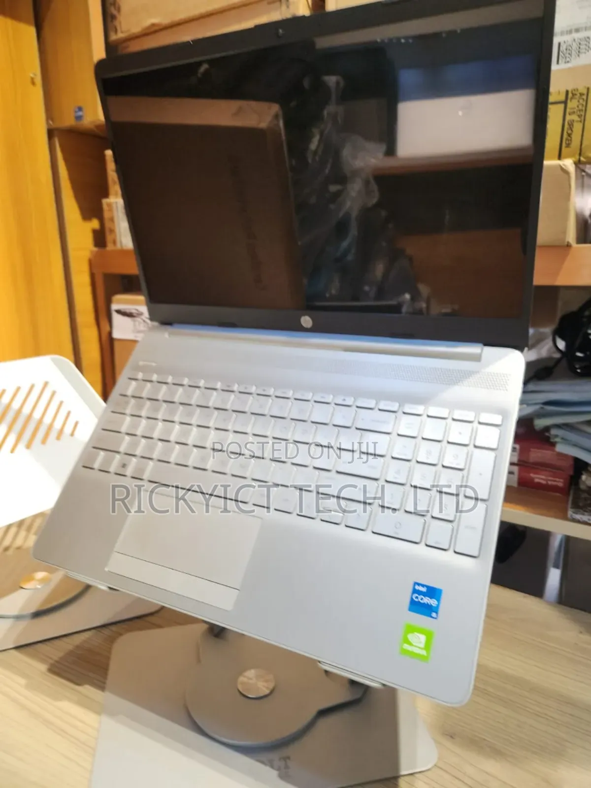 Laptop HP 15-dw0037wm 8GB Intel Core i5 HDD 1T