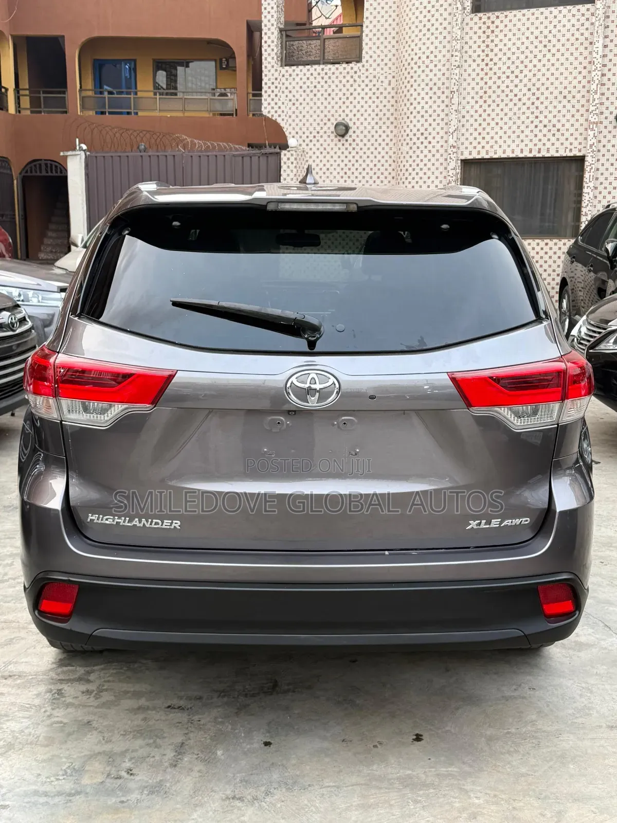Toyota Highlander XLE 4dr SUV AWD (3.5L 6cyl 6A) 2015 Gray