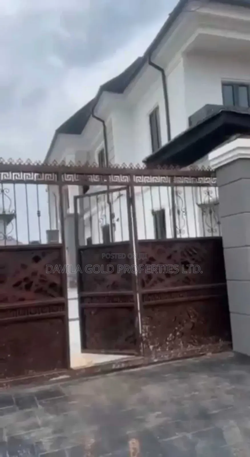 12bdrm Block of Flats in Benin City for sale