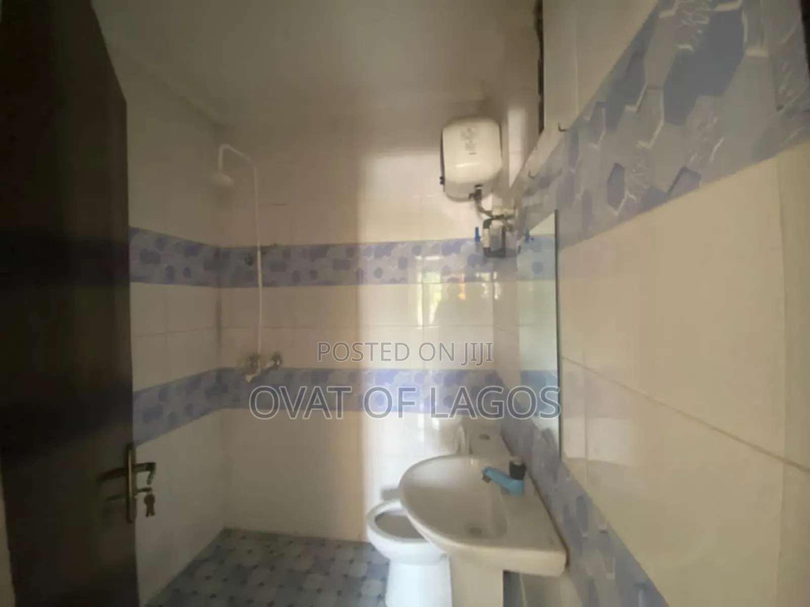 2bdrm Apartment in Lekki Phase 1 for rent