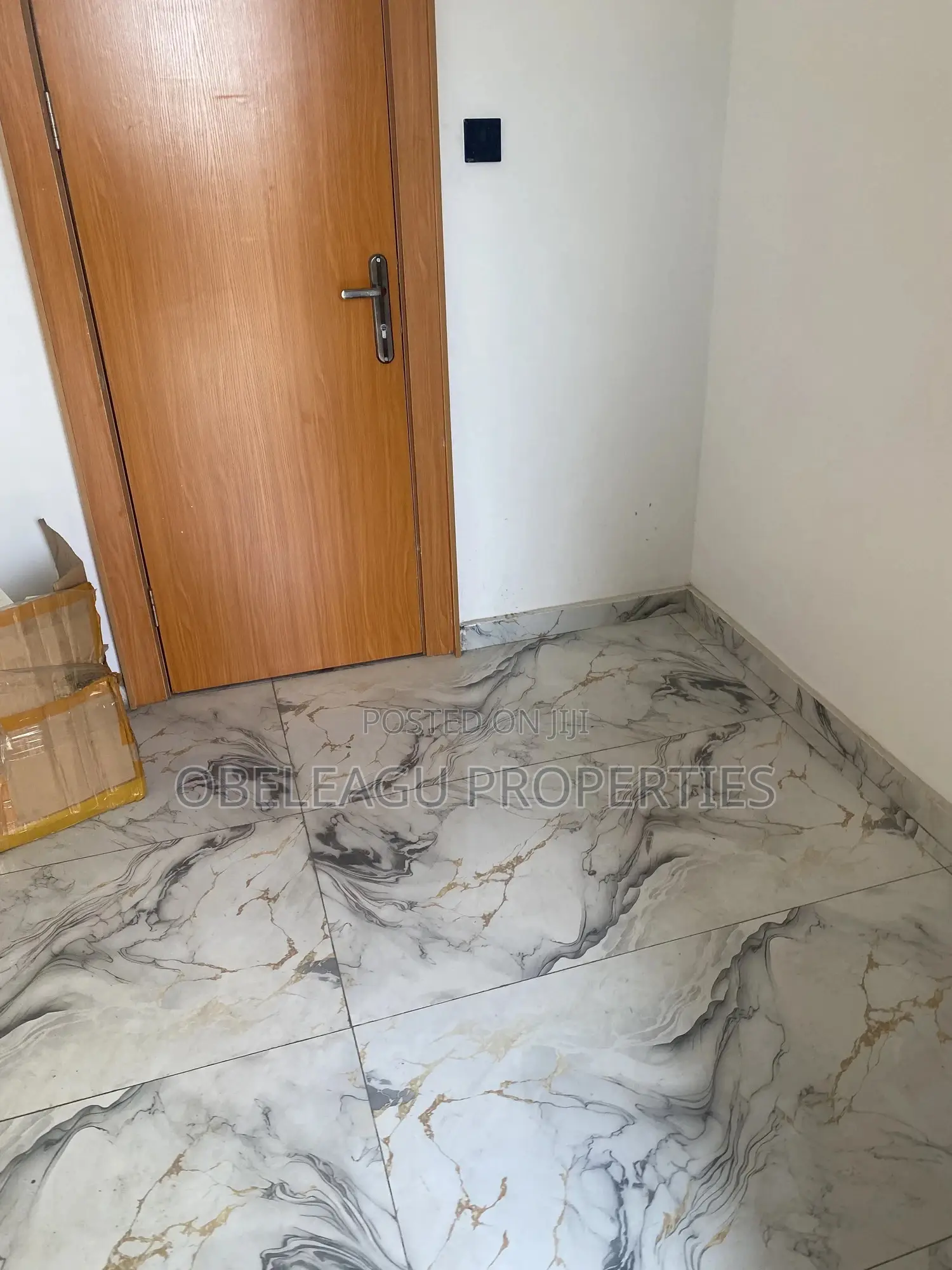 6bdrm Duplex in Apple Estate, Amuwo-Odofin for sale