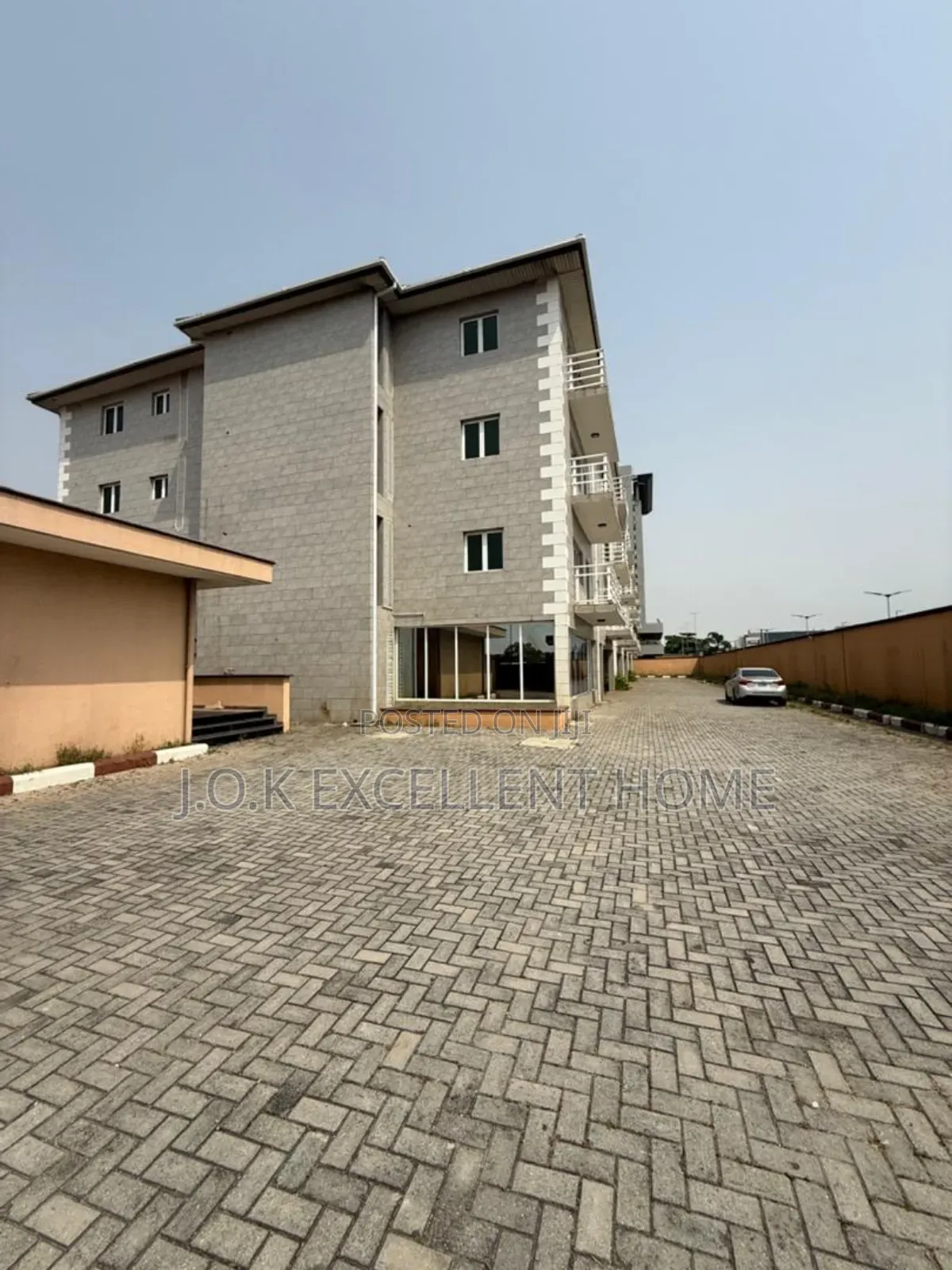 3bdrm Block of Flats in Ahmadu Bello Way for rent