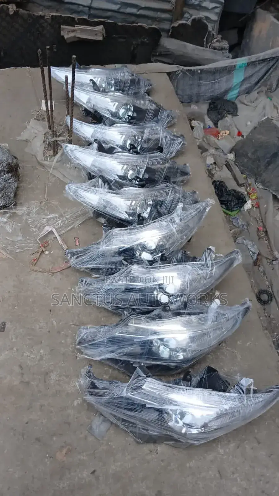 Headlight Toyota Auuris 2015