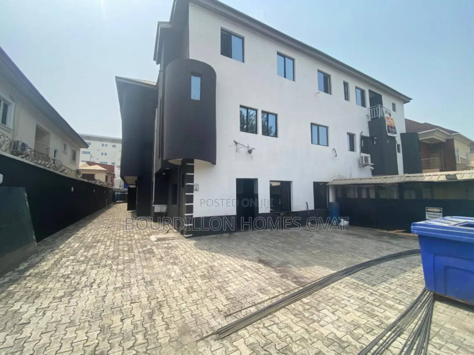 2bdrm Apartment in Lekki Phase 1 for rent