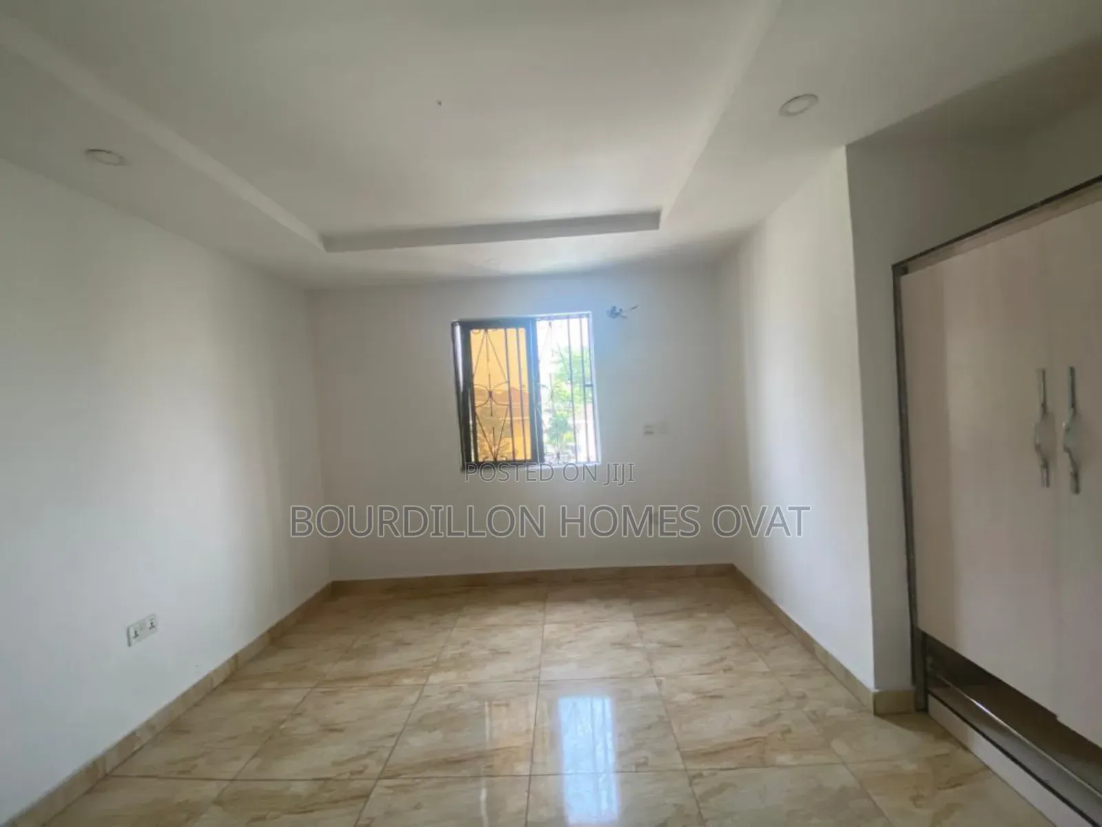 2bdrm Apartment in Lekki Phase 1 for rent