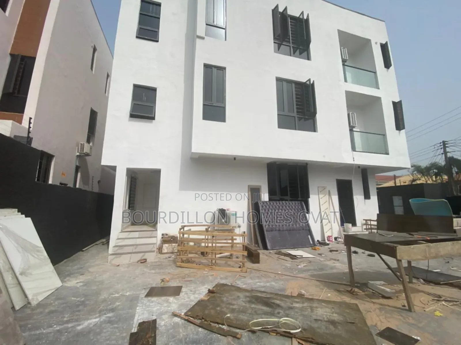 3bdrm Apartment in Lekki Phase 1 for rent