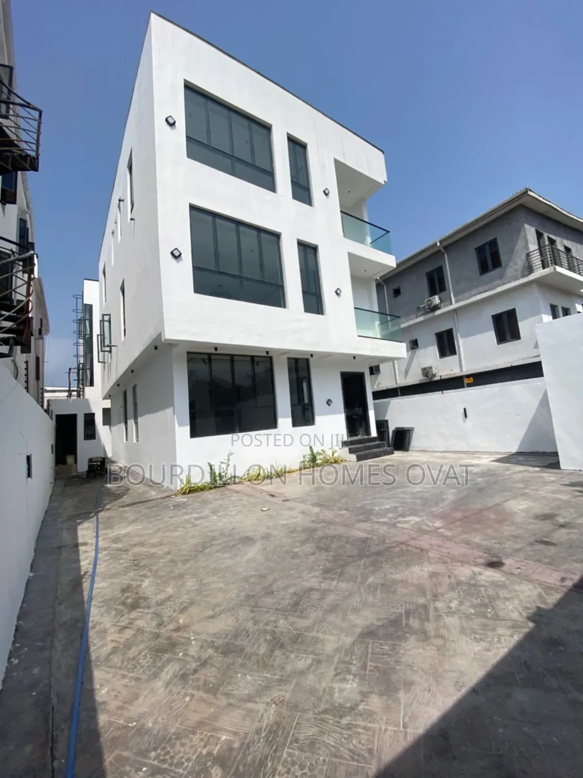 5bdrm Duplex in Lekki Phase 1 Lagos for sale