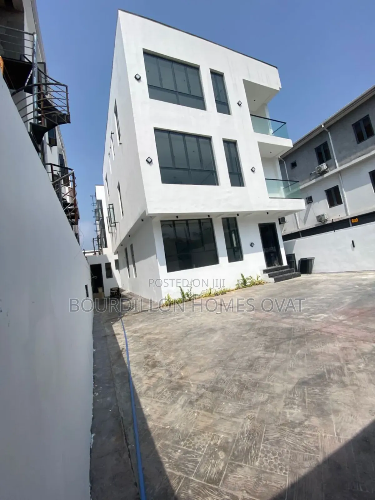 5bdrm Duplex in Lekki Phase 1 Lagos for sale