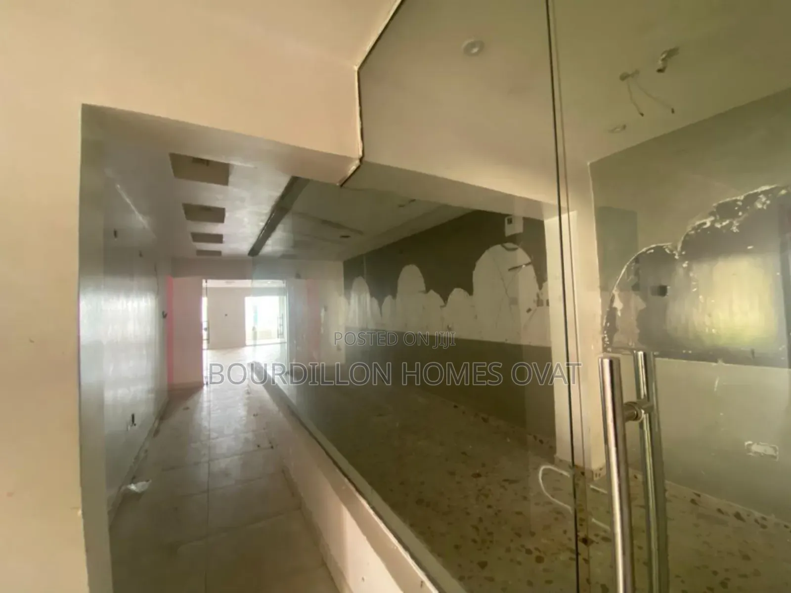 2bdrm Apartment in Lekki Phase 1 for rent