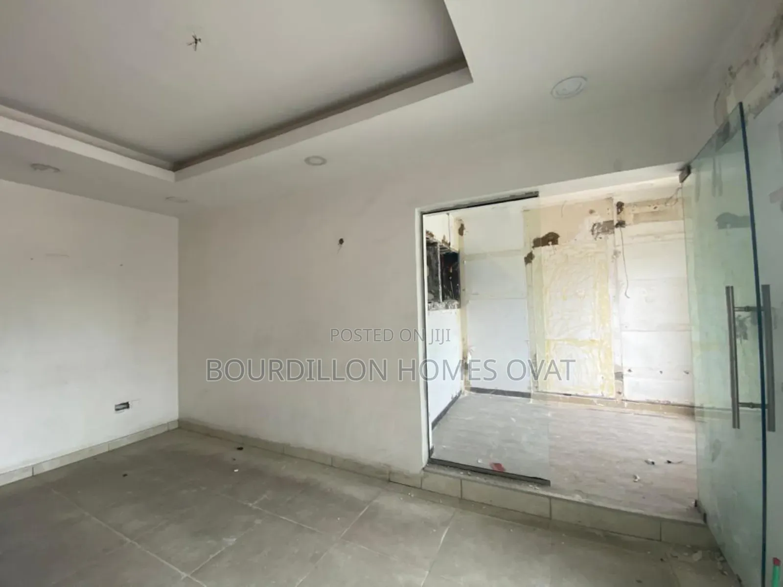 2bdrm Apartment in Lekki Phase 1 for rent