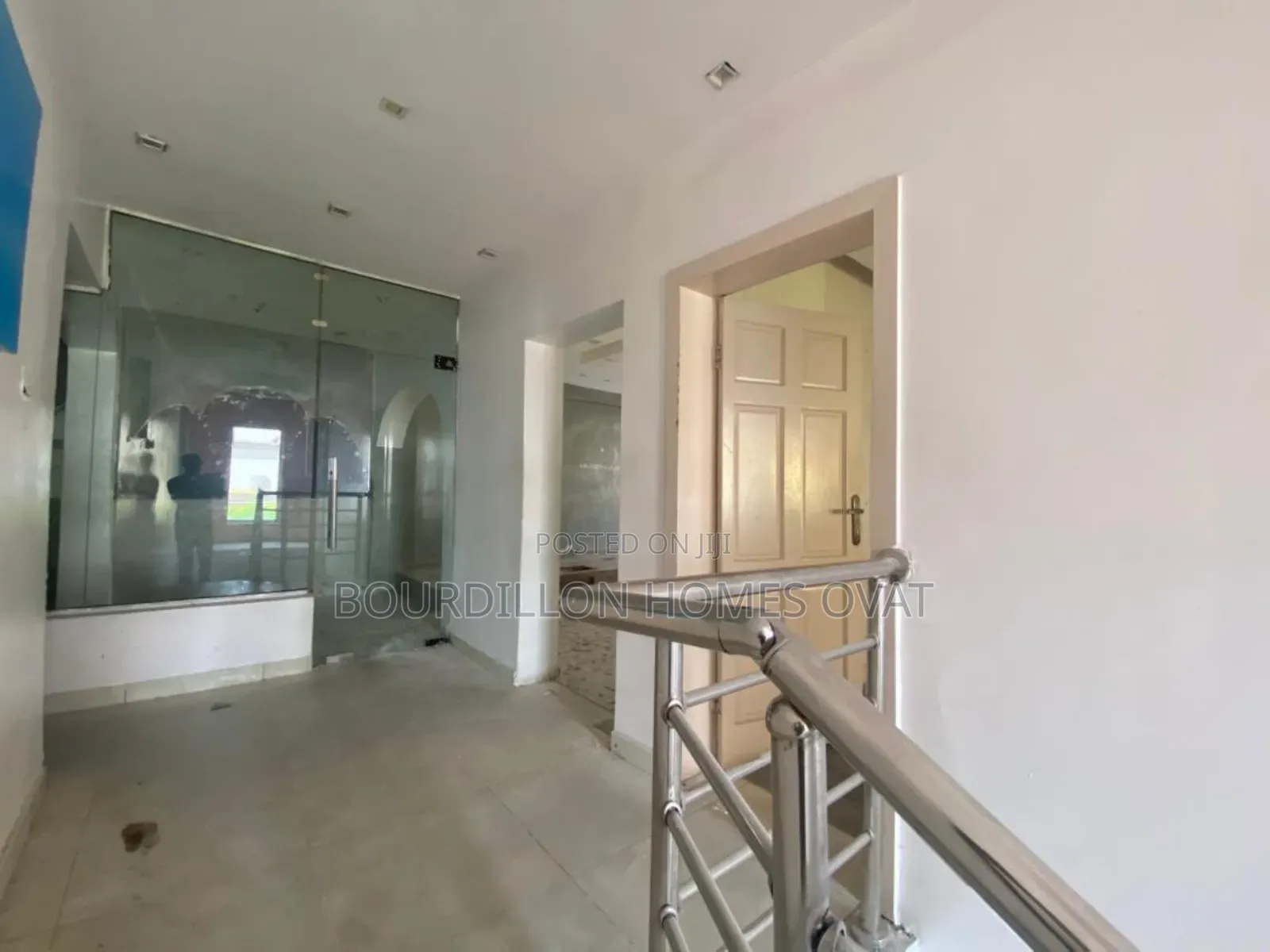 2bdrm Apartment in Lekki Phase 1 for rent