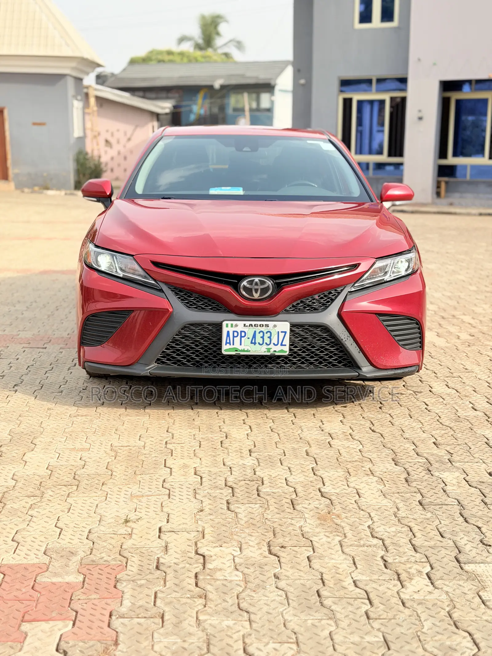 Toyota Camry SE (2.5L 4cyl 8A) 2019