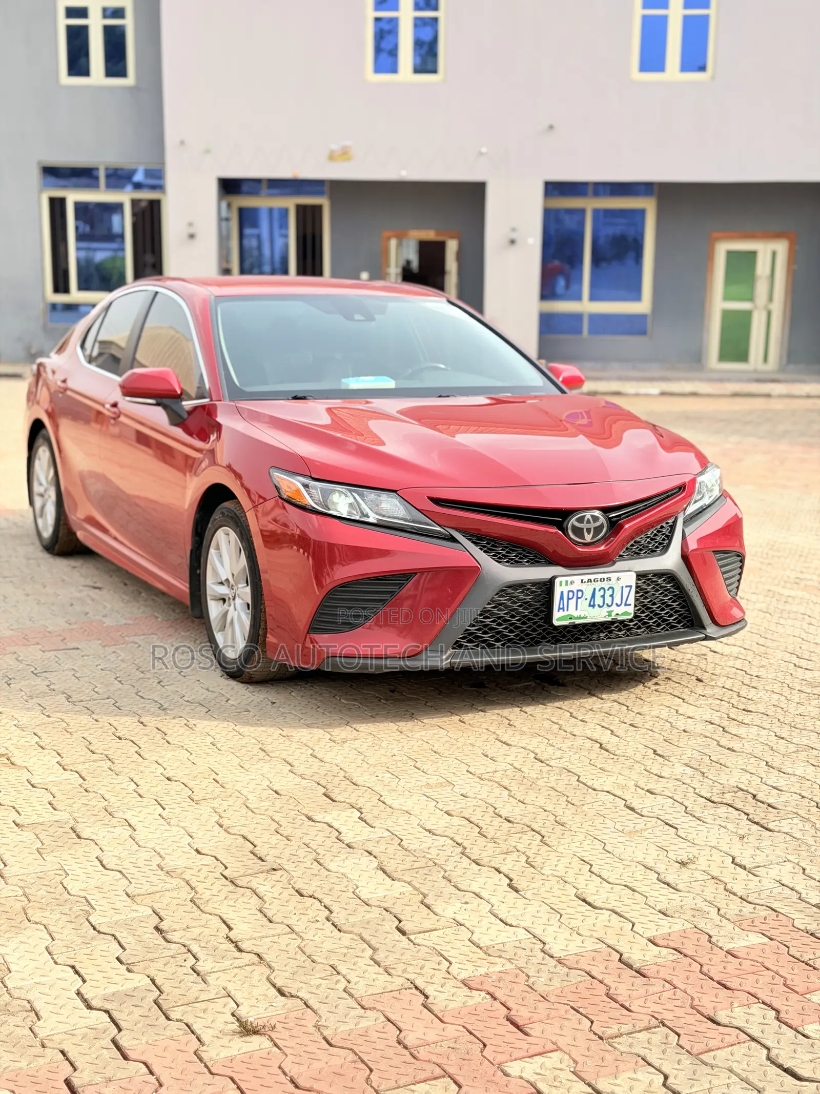 Toyota Camry SE (2.5L 4cyl 8A) 2019