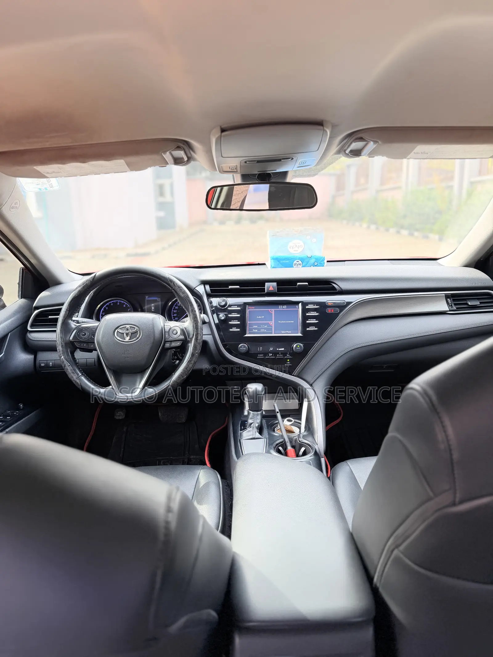 Toyota Camry SE (2.5L 4cyl 8A) 2019