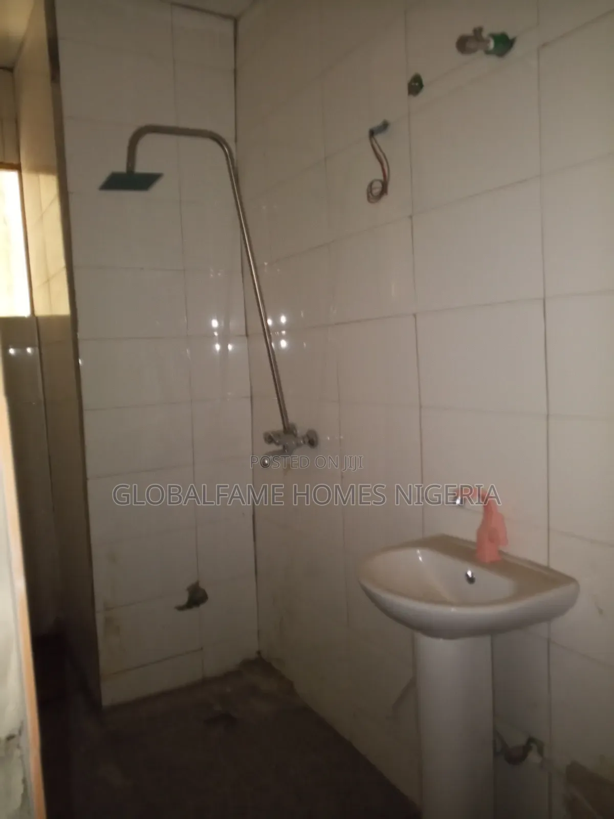 3bdrm Block of Flats in Secured And Call In, Awoyaya for rent