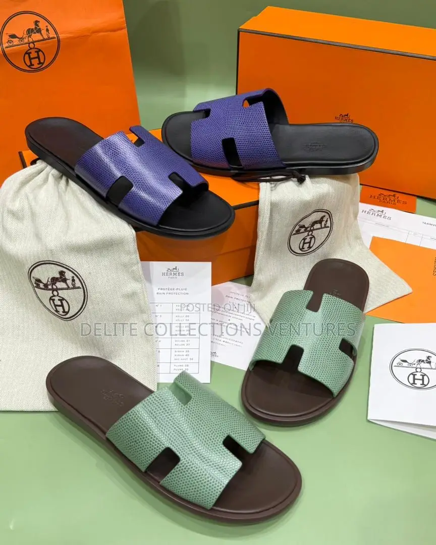 Hermes Izmir Sandals. Size: 40-48. Color: Gris Nuage /