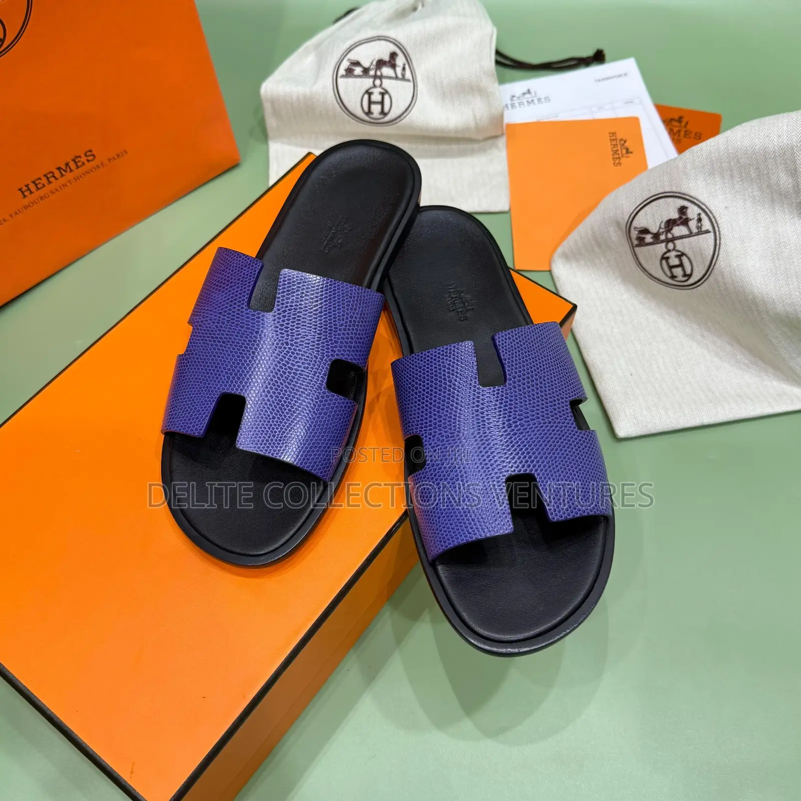 Hermes Izmir Sandals. Size: 40-48. Color: Gris Nuage /