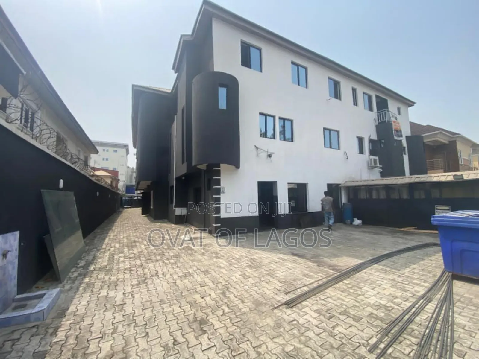 2bdrm Apartment in Lekki Phase 1 for rent