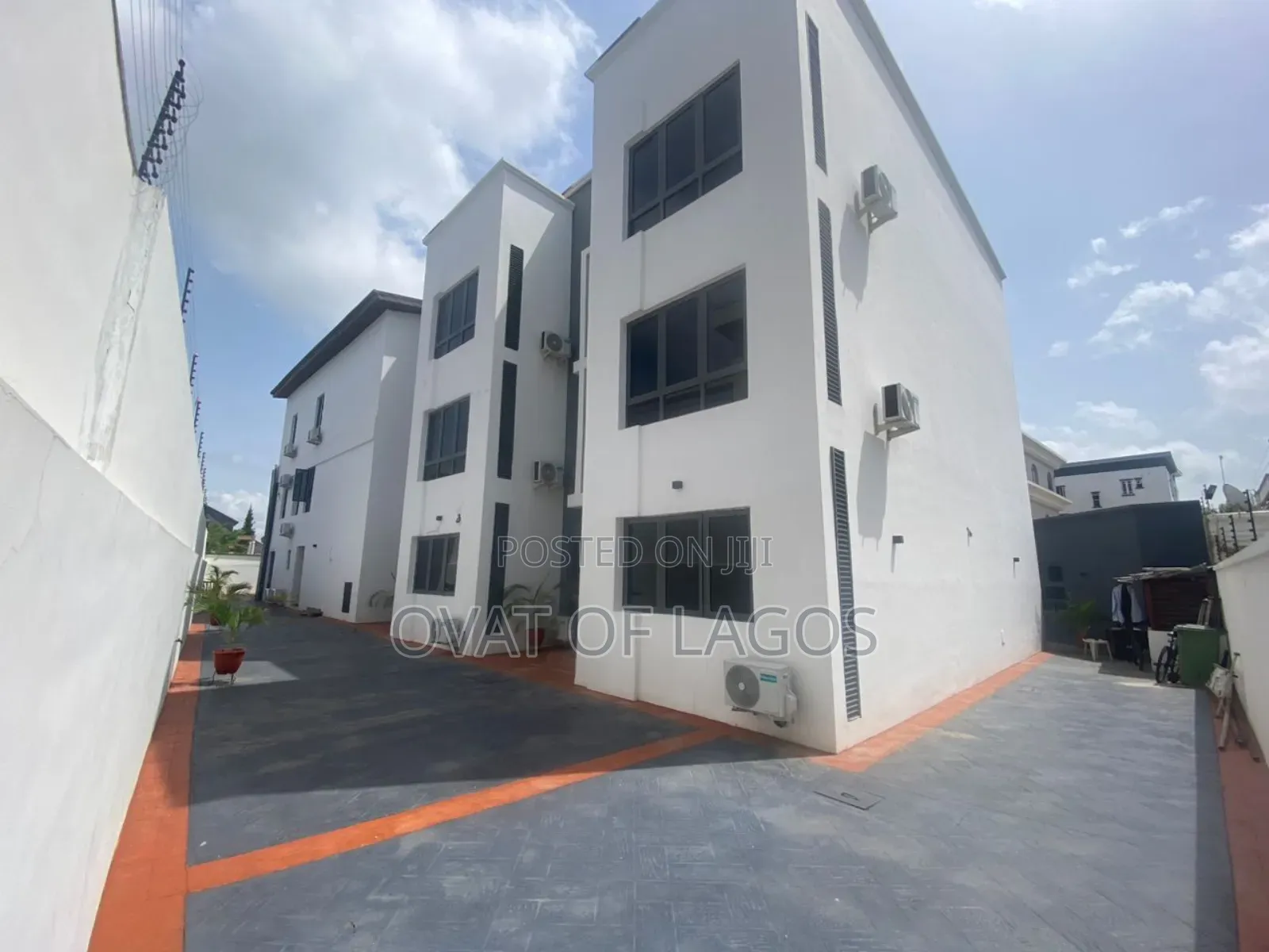 4bdrm Duplex in Banana Island for rent