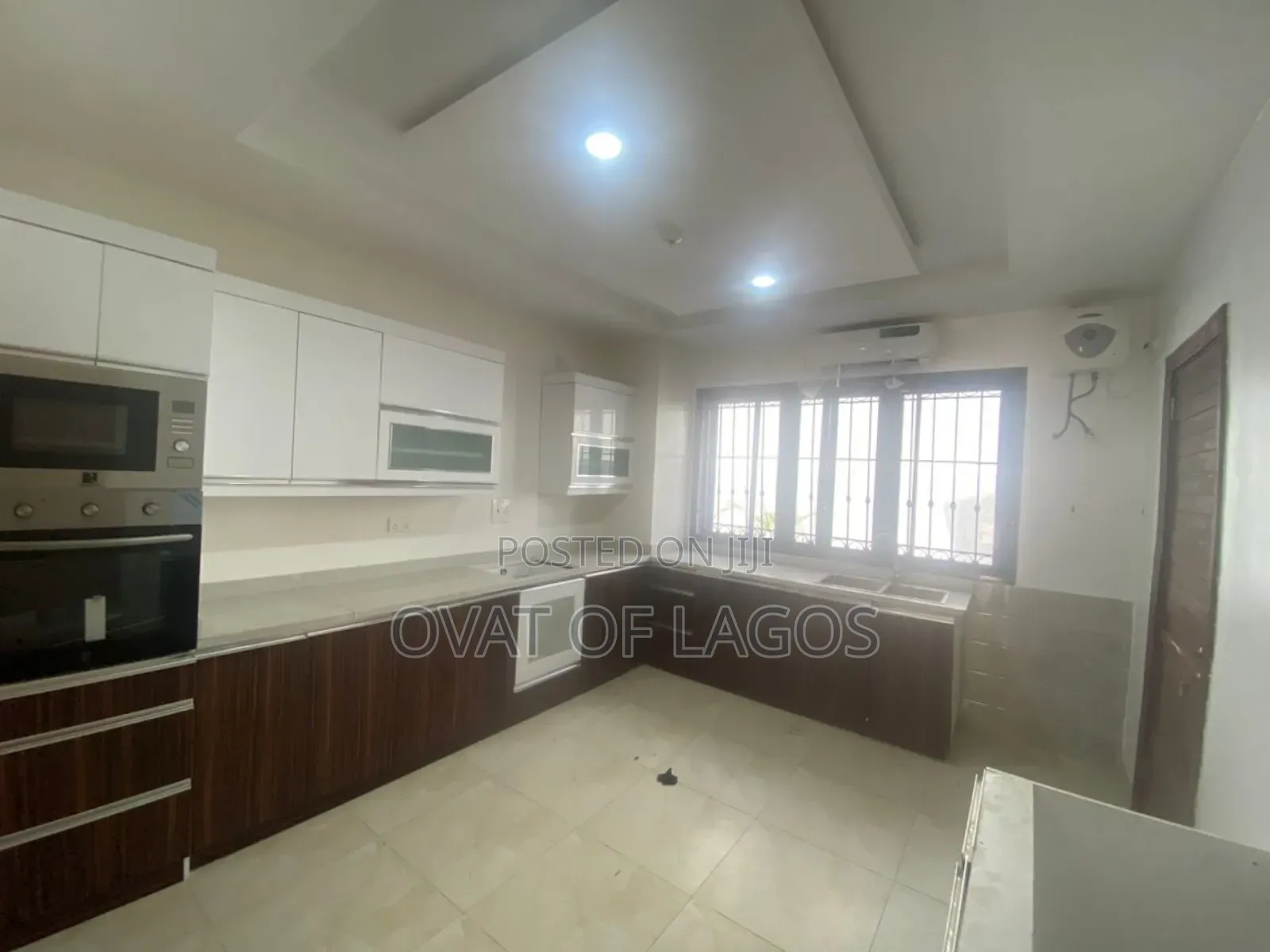 4bdrm Duplex in Banana Island for rent