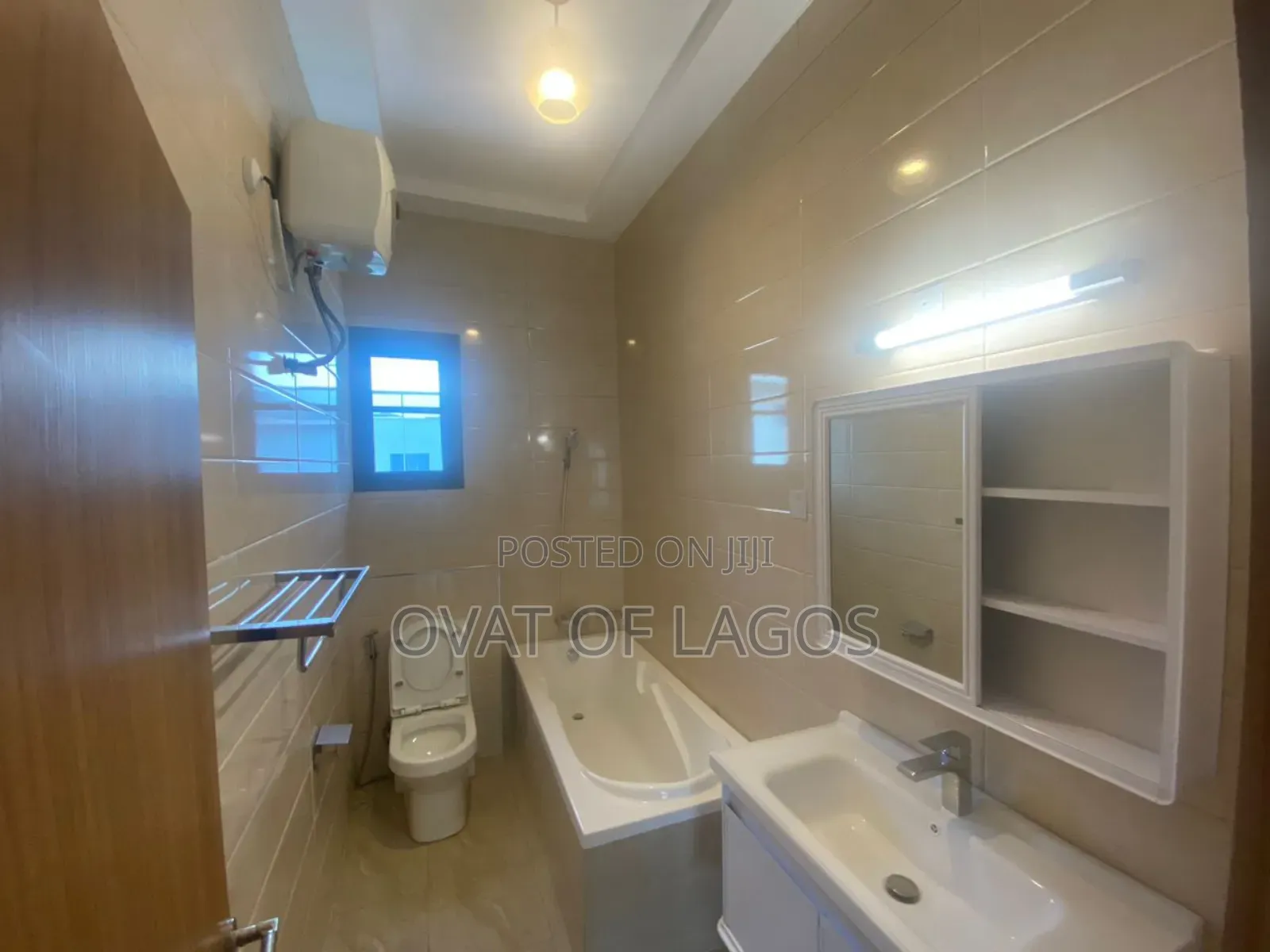 4bdrm Duplex in Banana Island for rent