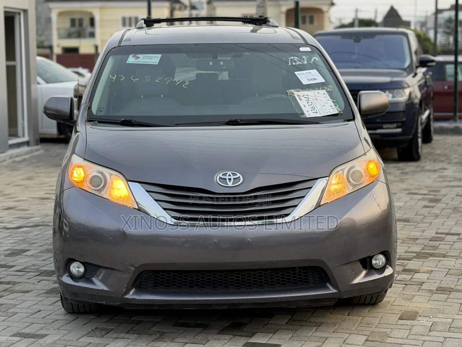 Toyota Sienna XLE AWD 7-Passenger 2013 Gray