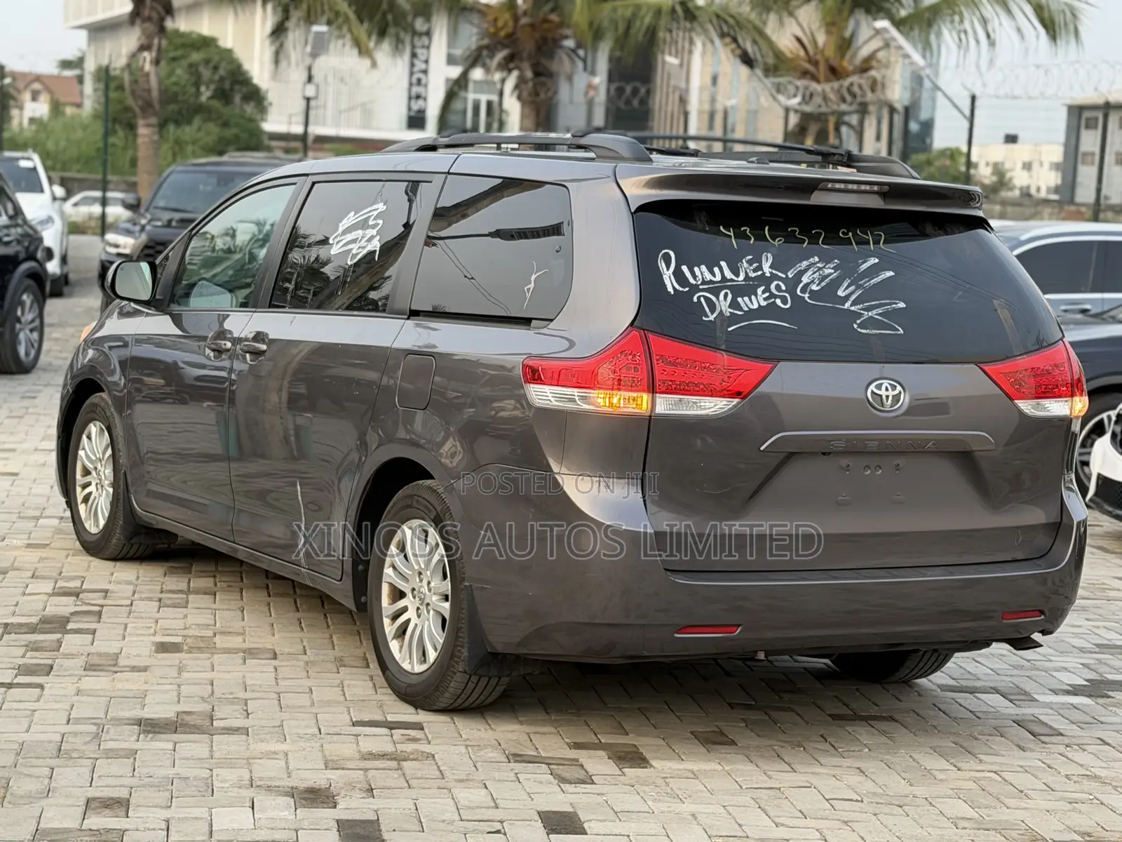 Toyota Sienna XLE AWD 7-Passenger 2013 Gray