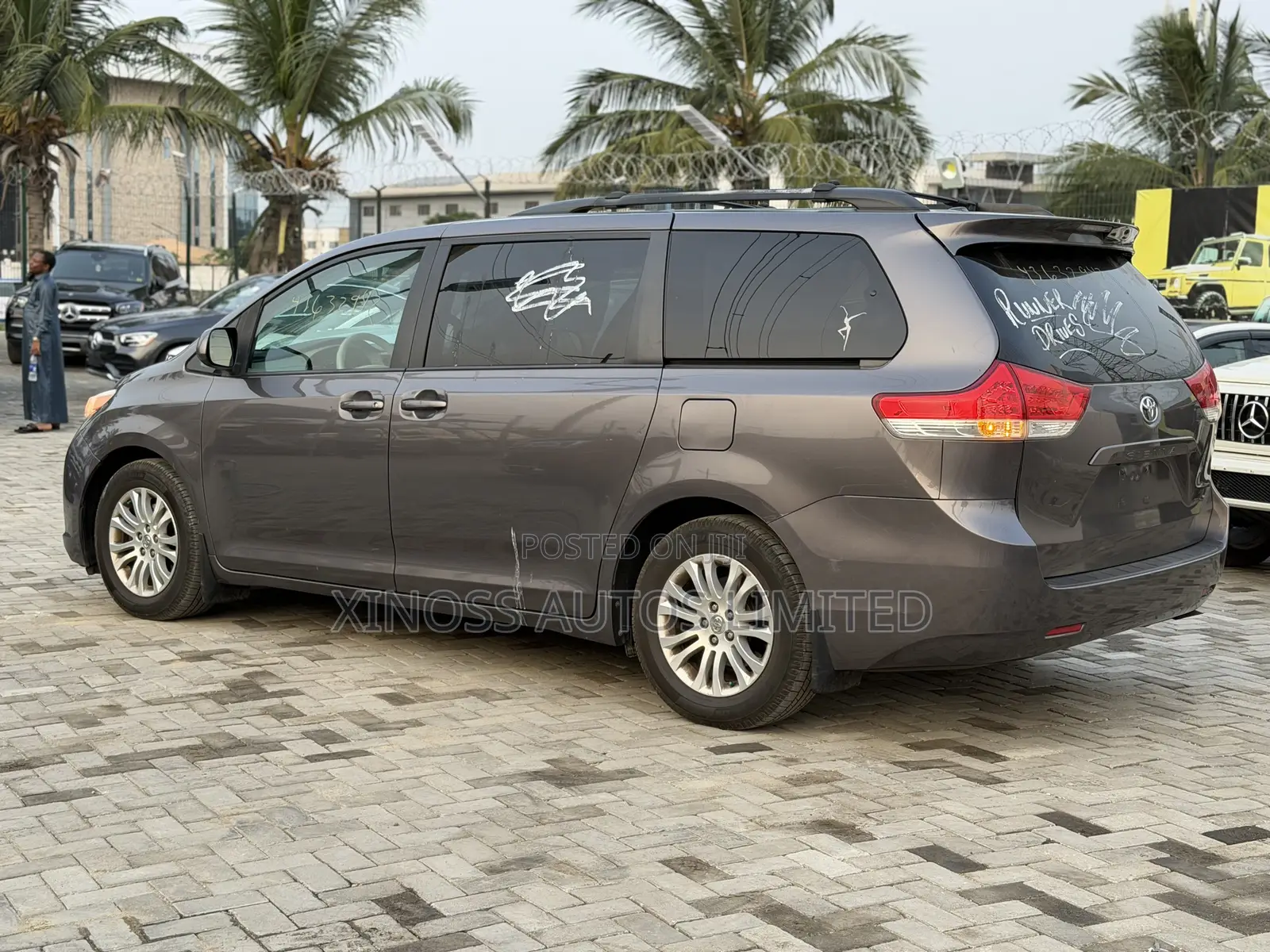 Toyota Sienna XLE AWD 7-Passenger 2013 Gray