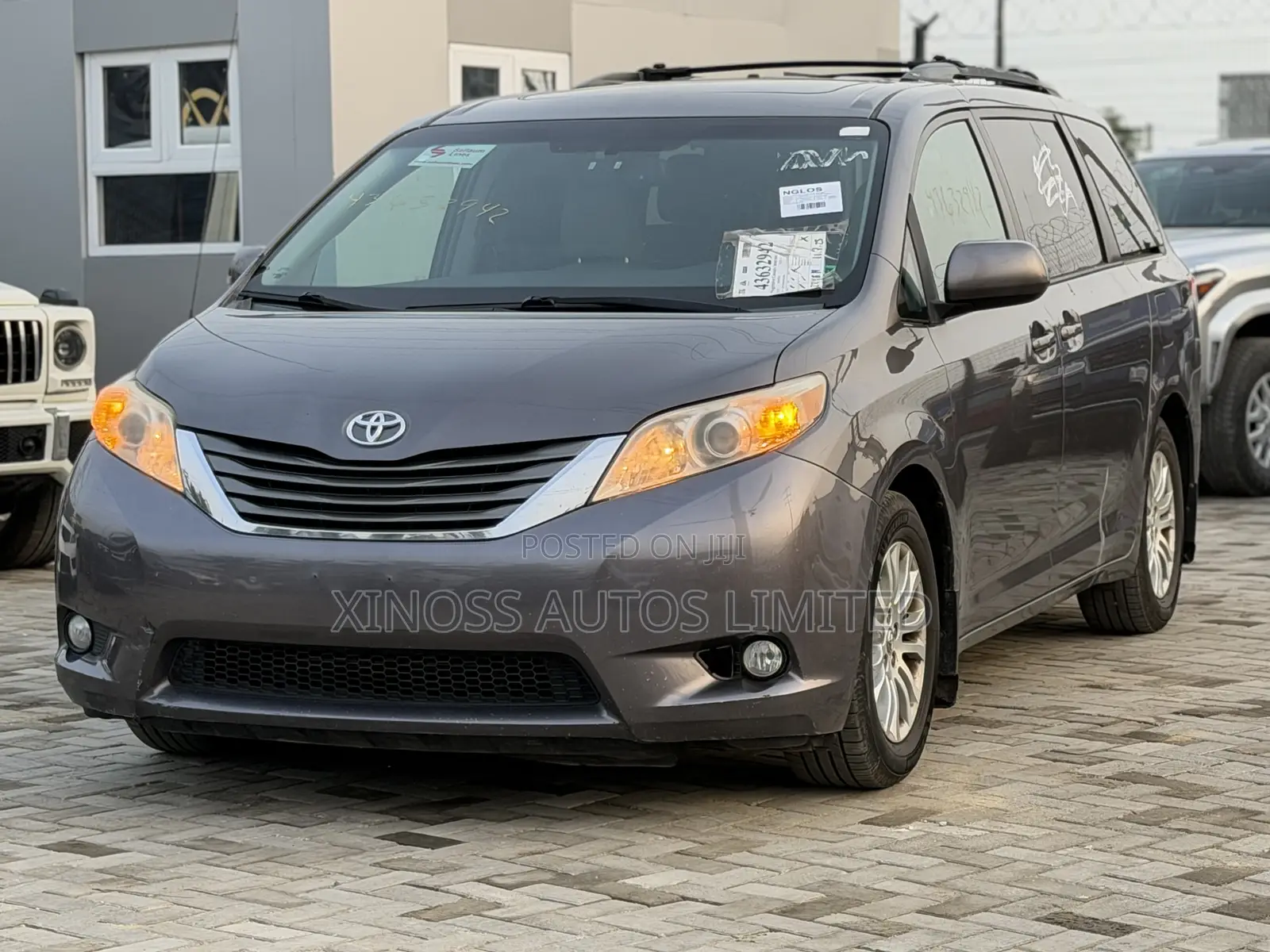 Toyota Sienna XLE AWD 7-Passenger 2013 Gray