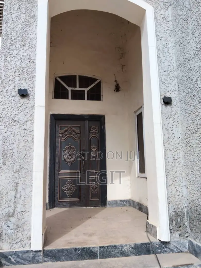 5bdrm Duplex in Lugbe District for sale