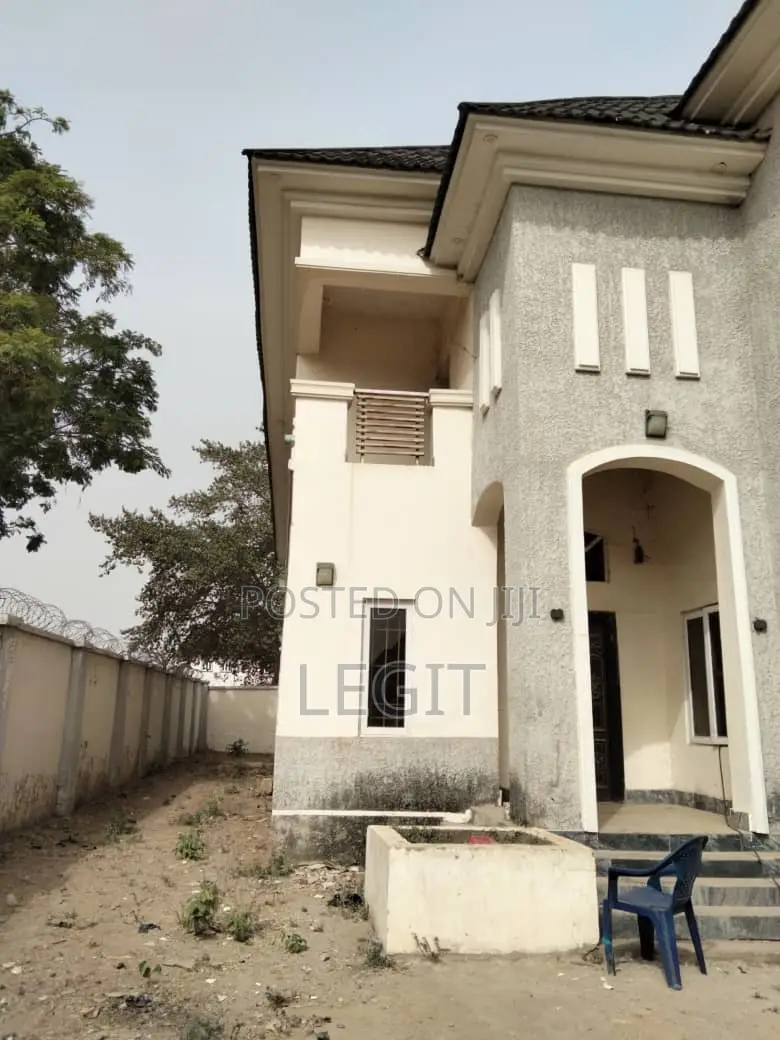 5bdrm Duplex in Lugbe District for sale