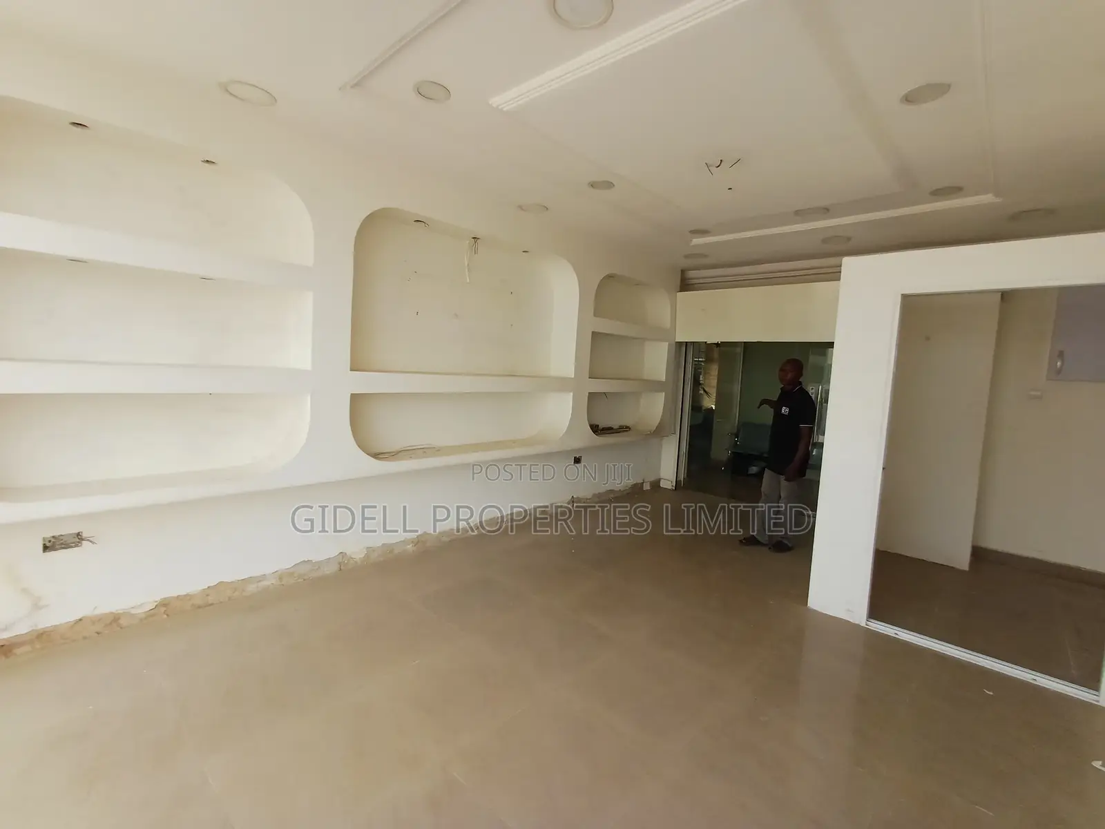 30sqm Space on the First Floor