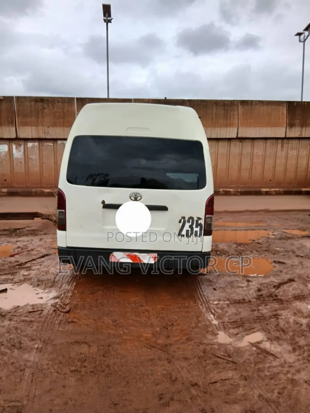 Toyota HiAce 2015 White