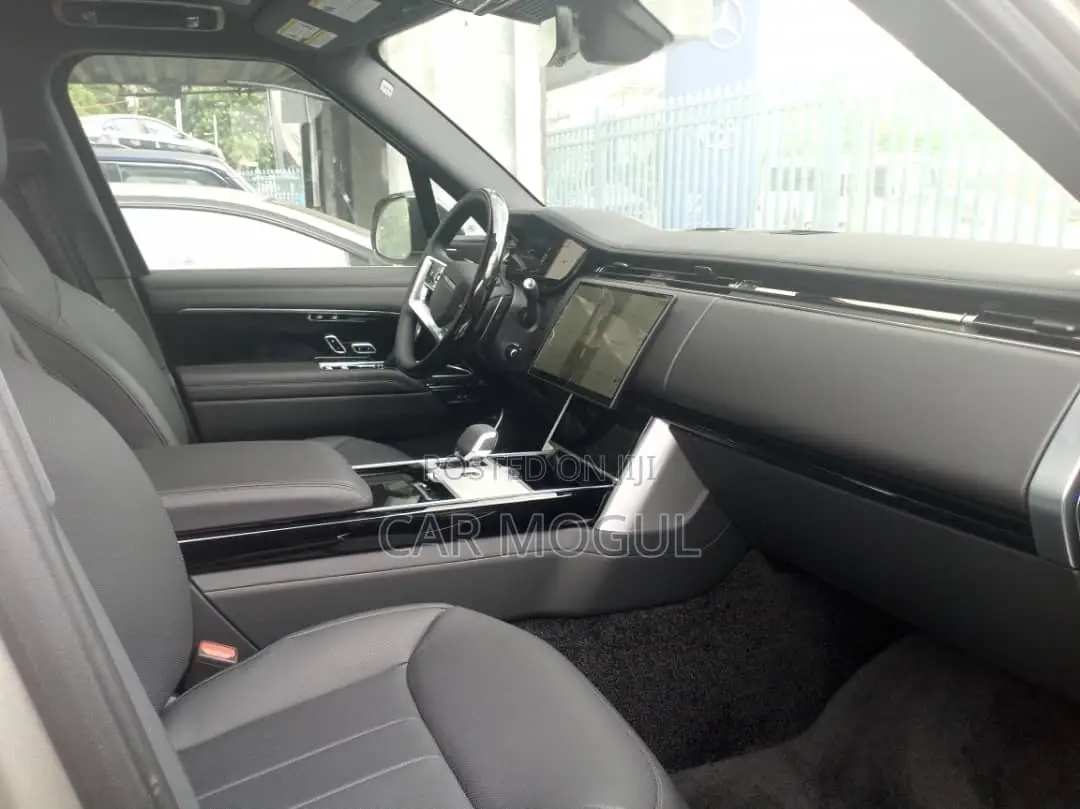 New Land Rover Range Rover Vogue 2025 Gold