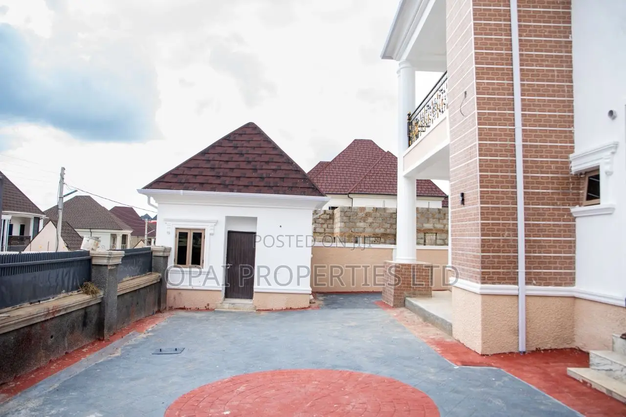 5bdrm Duplex in Summit Estate, Kiami for sale
