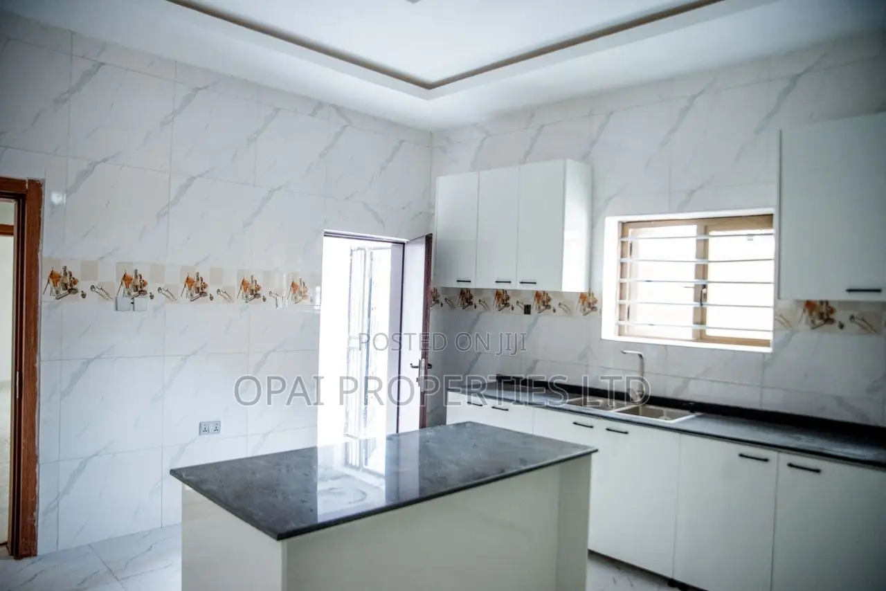 5bdrm Duplex in Summit Estate, Kiami for sale
