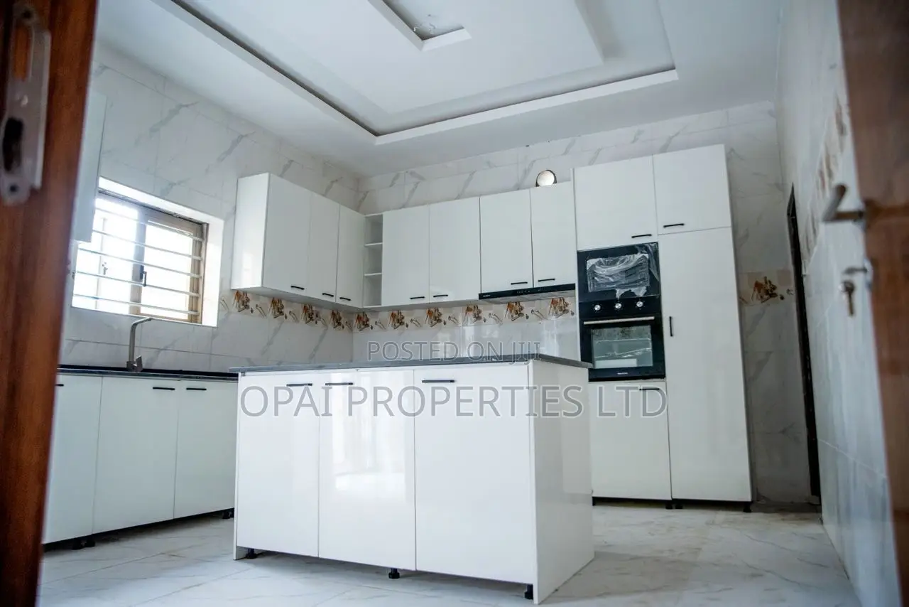 5bdrm Duplex in Summit Estate, Kiami for sale