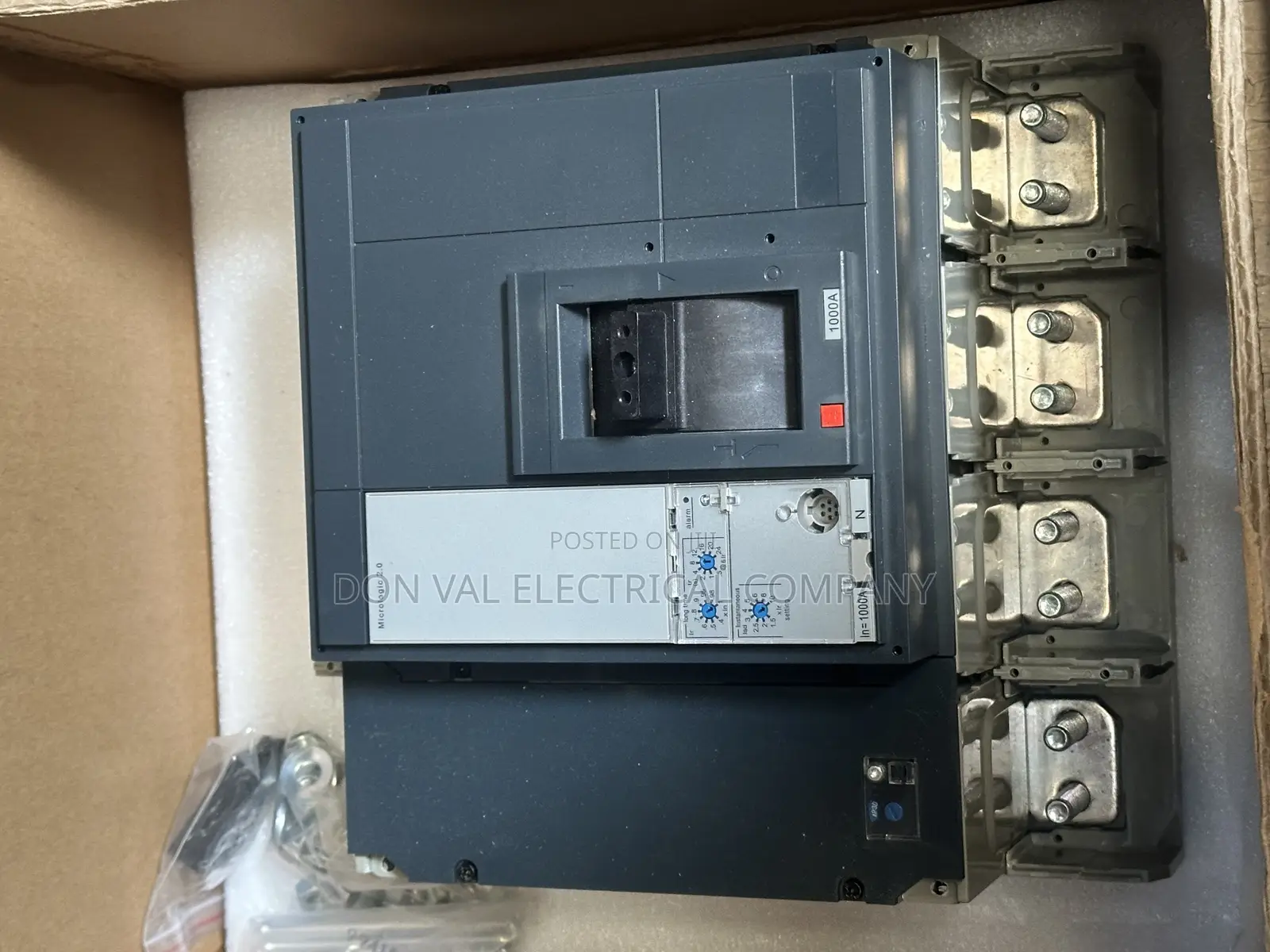 1000amp 4pole Molded Case Circuit Breaker (Mccb)