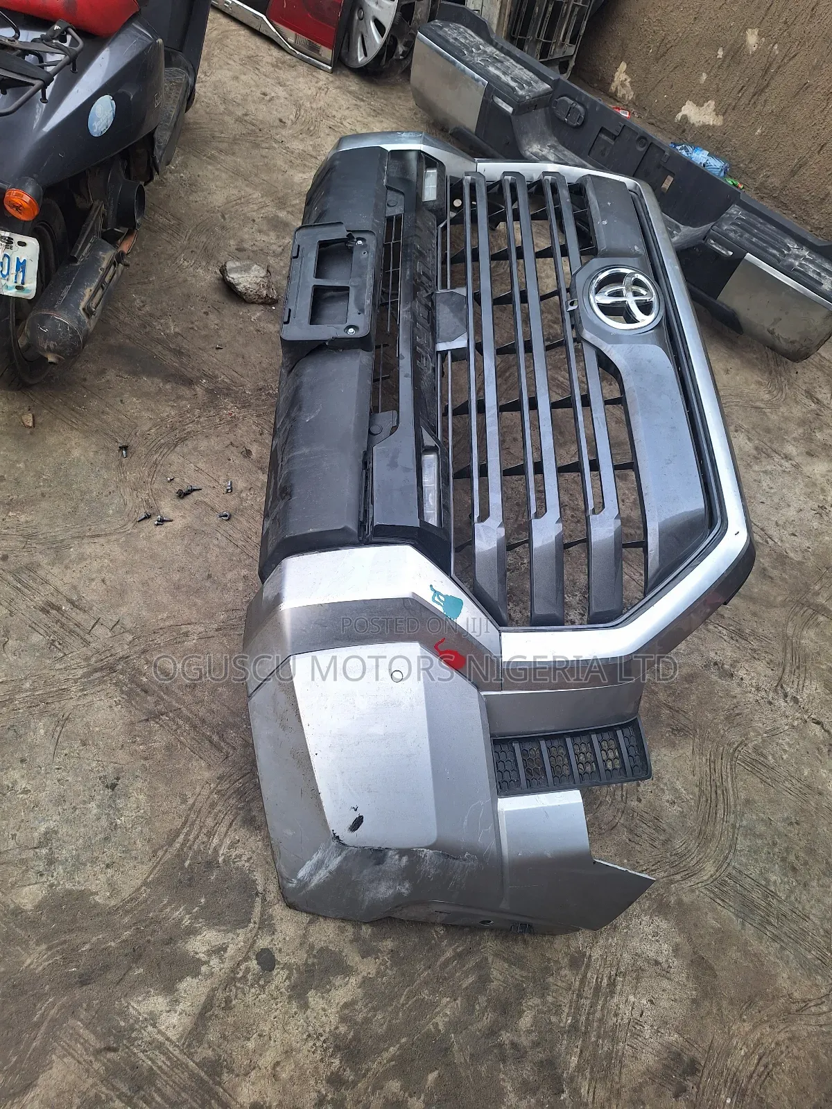 Complete Tokunbo Front Bumper Tundra 2024-2025