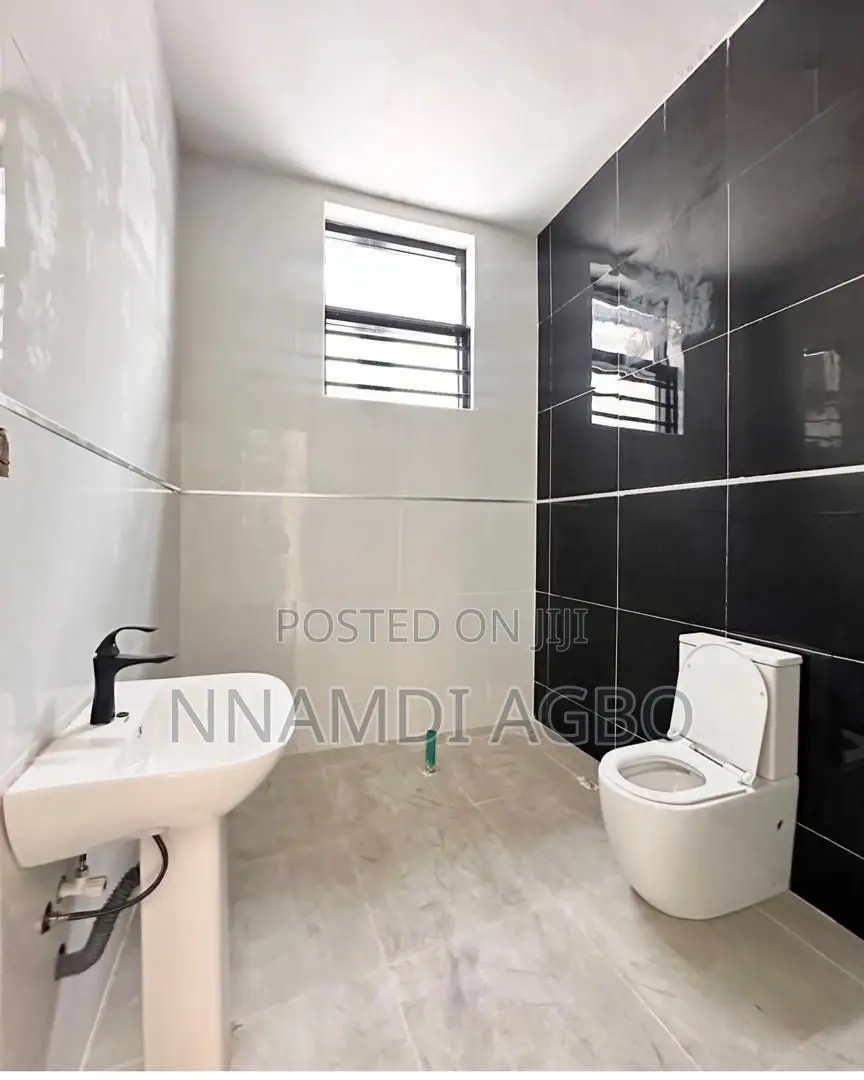 4bdrm Duplex in Chevron for rent