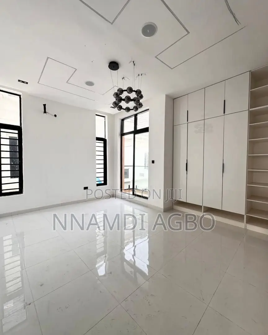 4bdrm Duplex in Chevron for rent