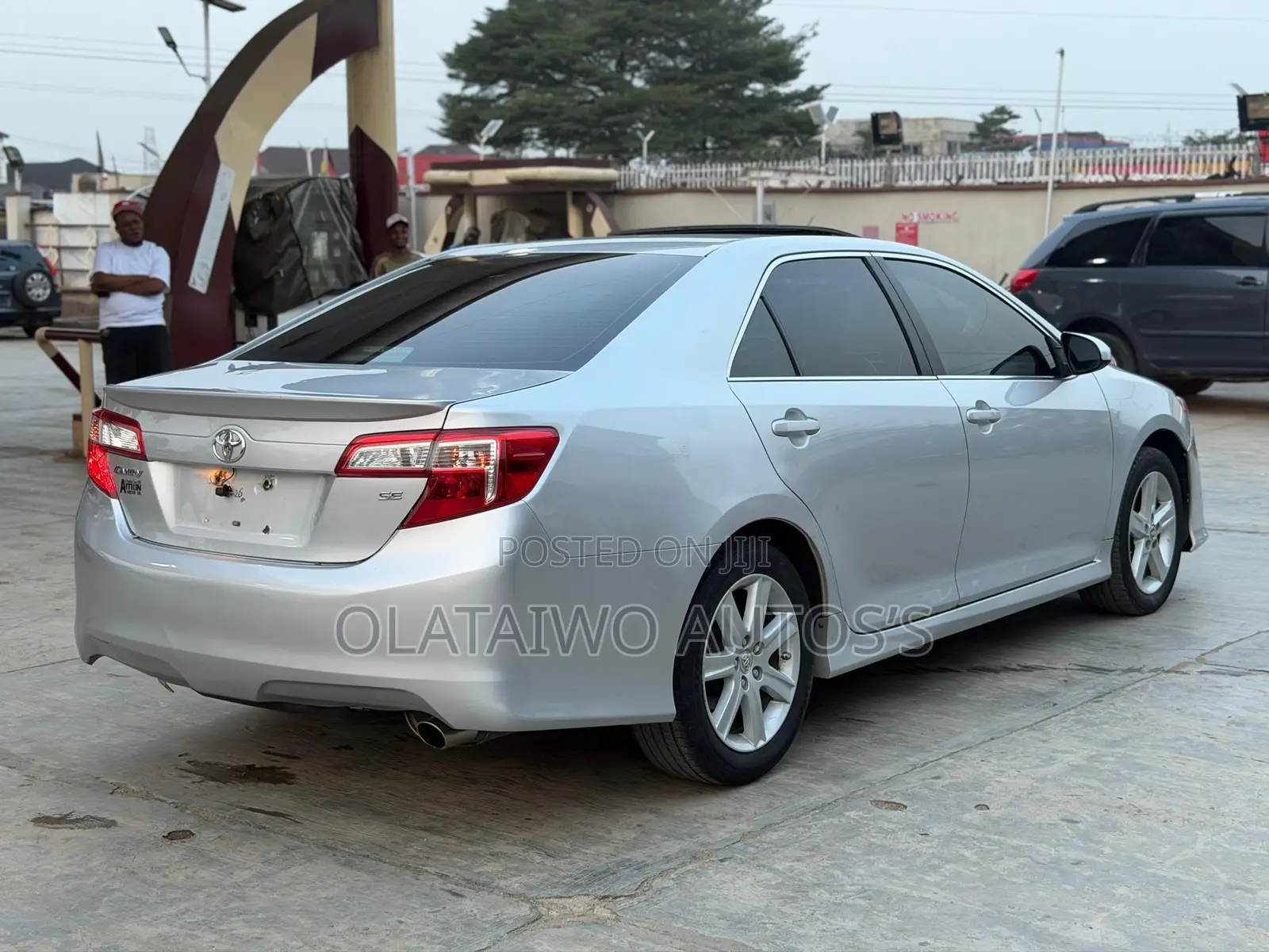 Toyota Camry SE 4dr Sedan (2.5L 4cyl 6A) 2014 Silver