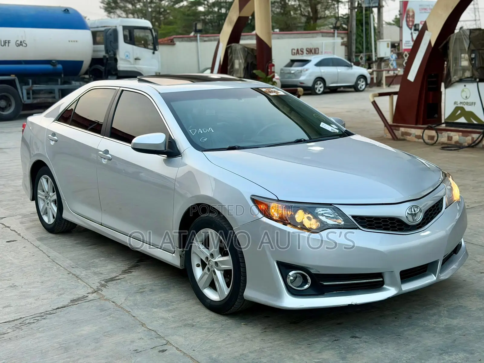 Toyota Camry SE 4dr Sedan (2.5L 4cyl 6A) 2014 Silver