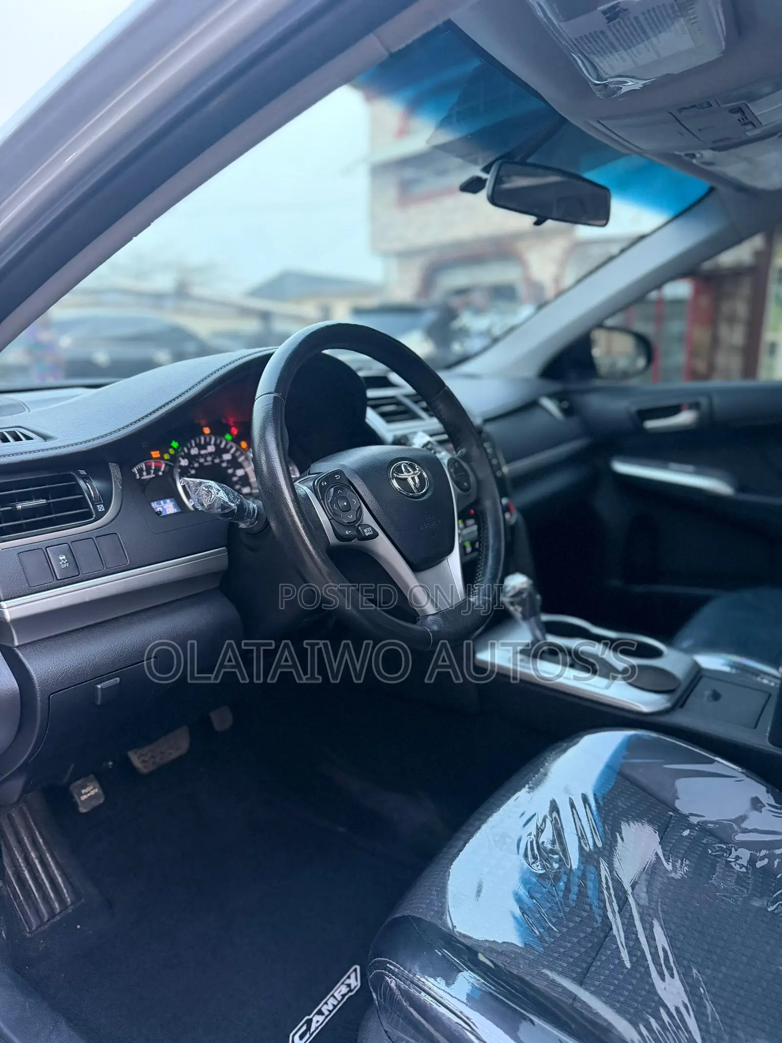 Toyota Camry SE 4dr Sedan (2.5L 4cyl 6A) 2014 Silver