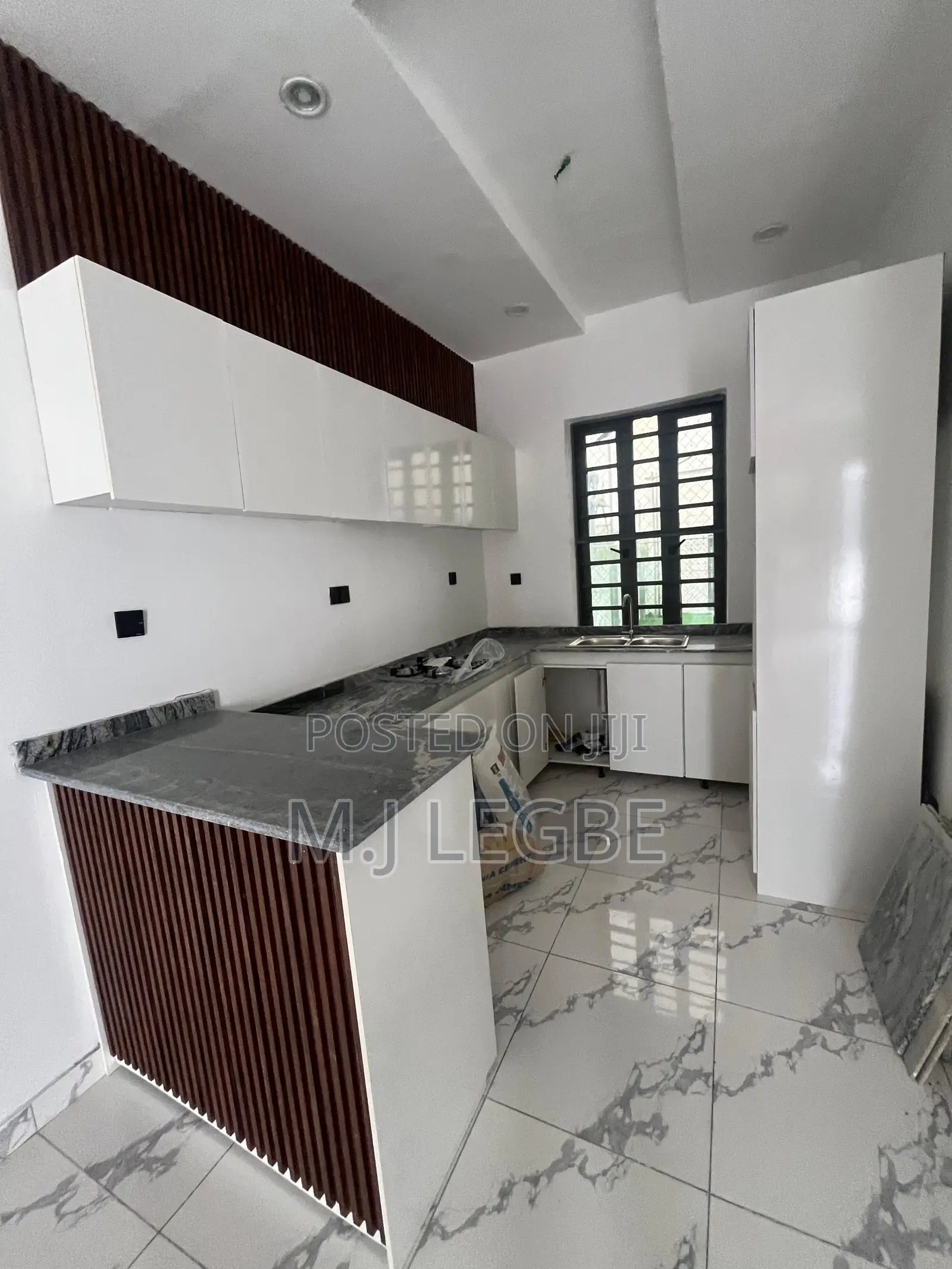 3bdrm Duplex in Lbs, Ajah for sale
