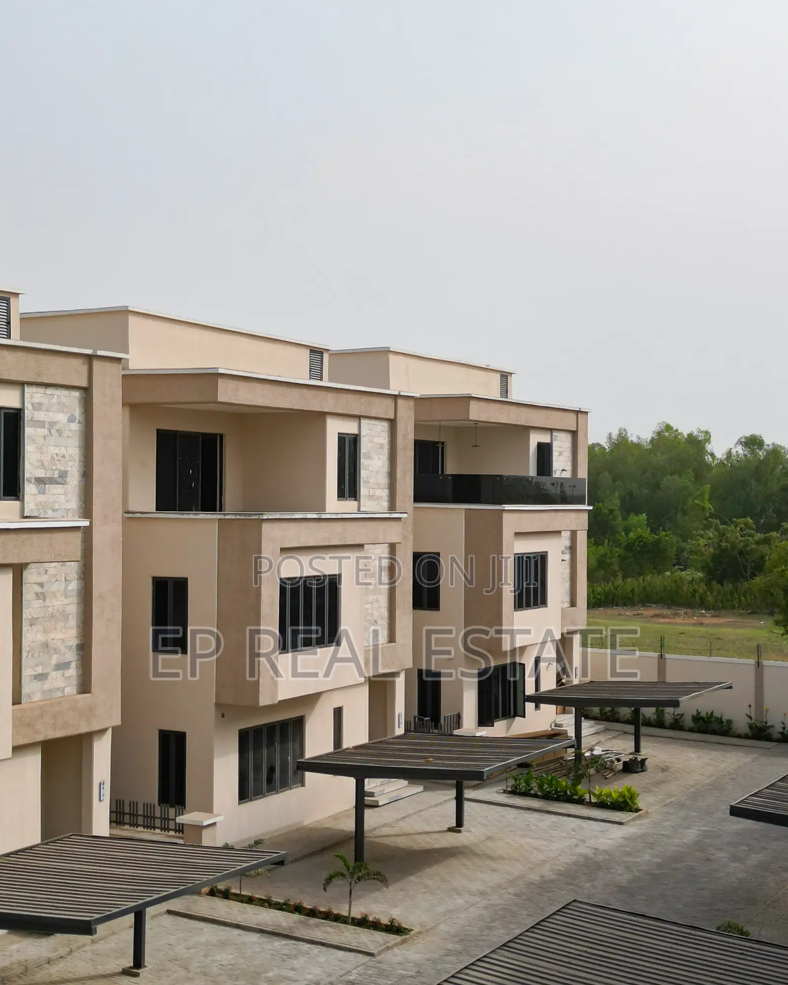 5bdrm Duplex in Wuse for sale