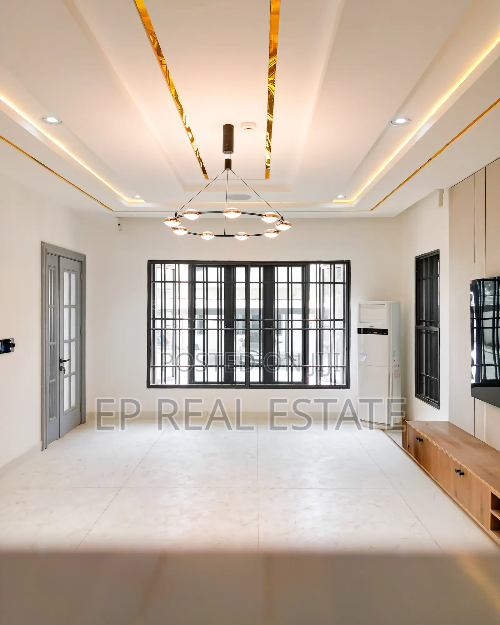 5bdrm Duplex in Wuse for sale
