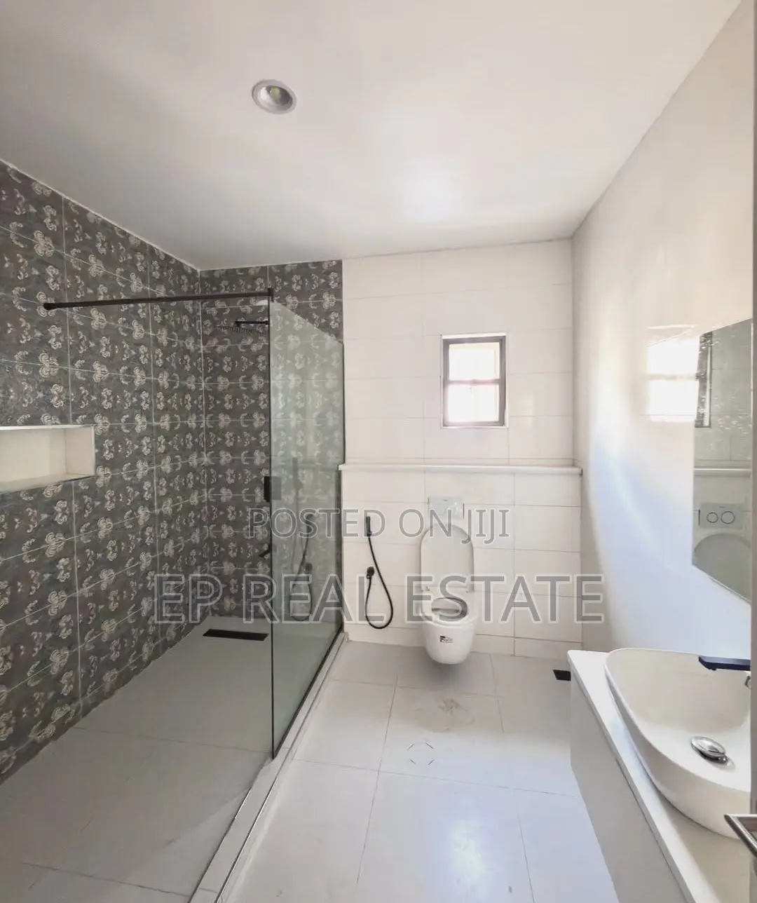 6bdrm Duplex in Guzape for sale