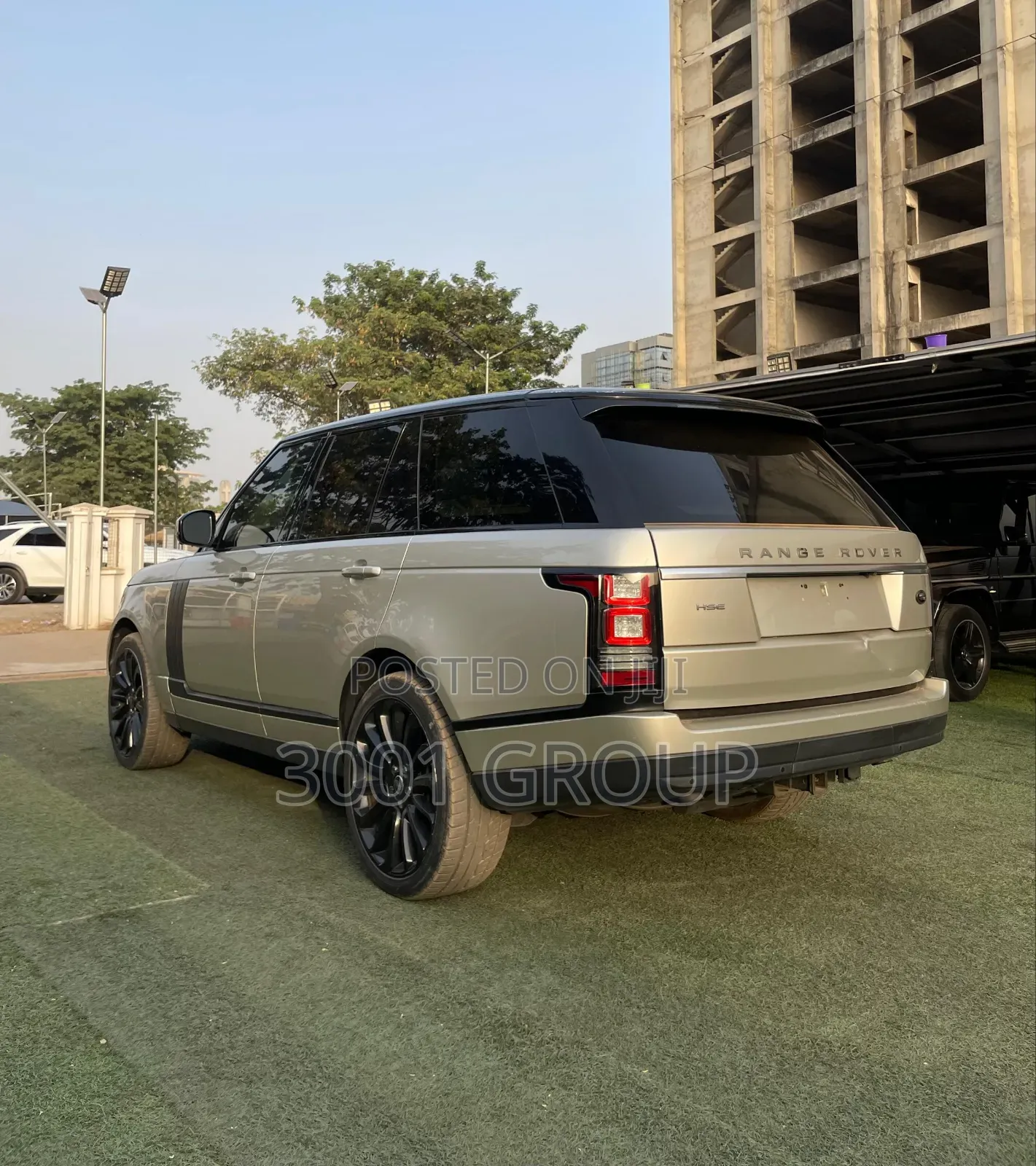 Land Rover Range Rover Vogue 2016 Gold