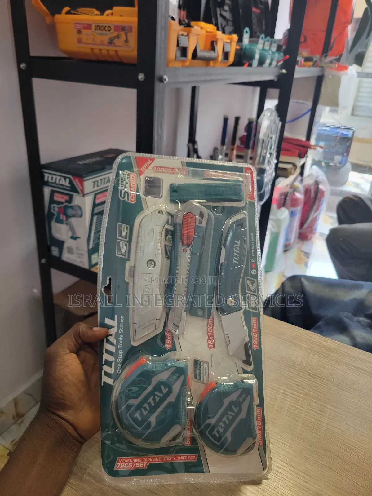 Total Measure Tape and Utility Knife With Extra Blade Set